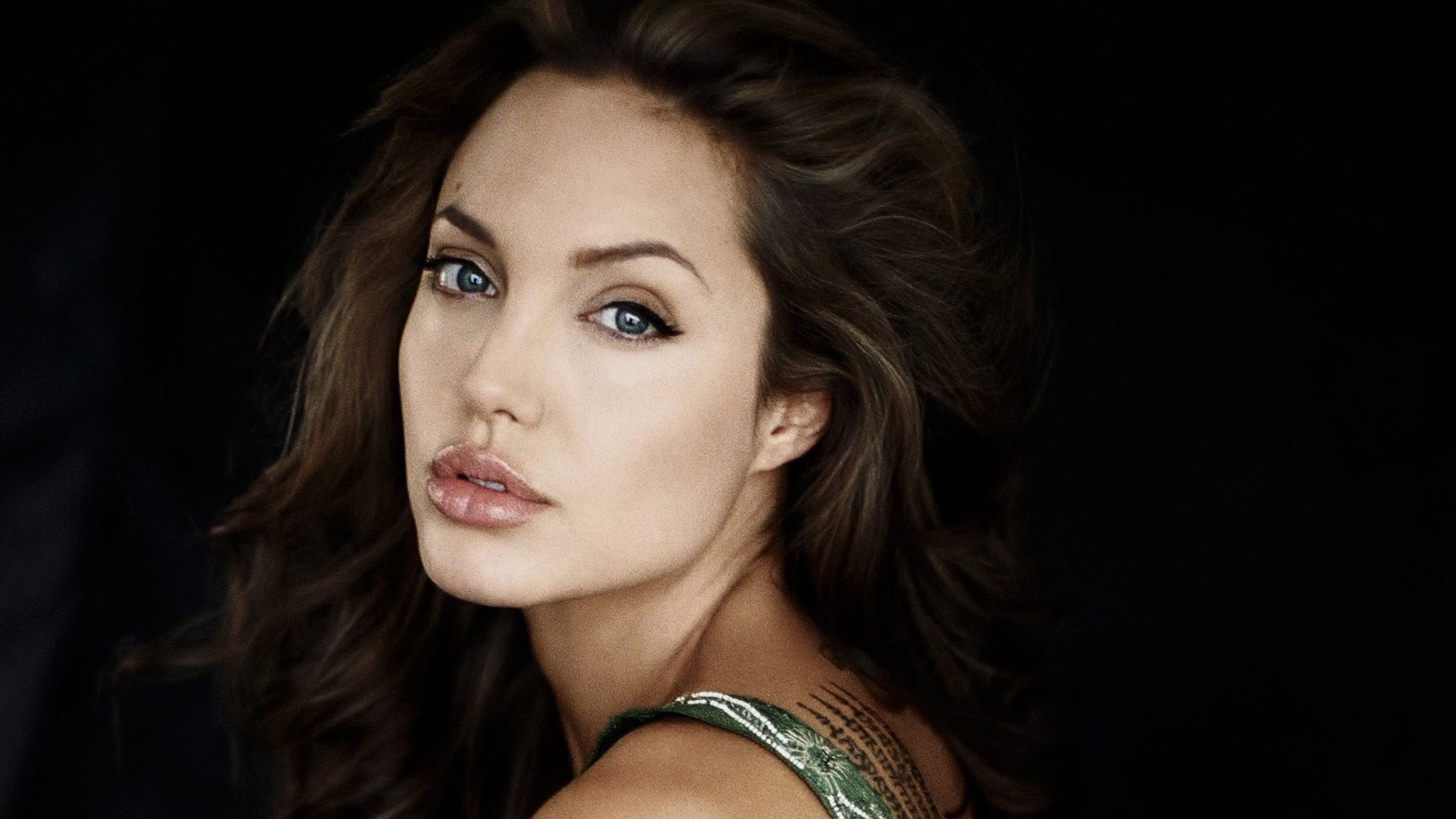 Angelina Jolie - Borderline Personality Disorder