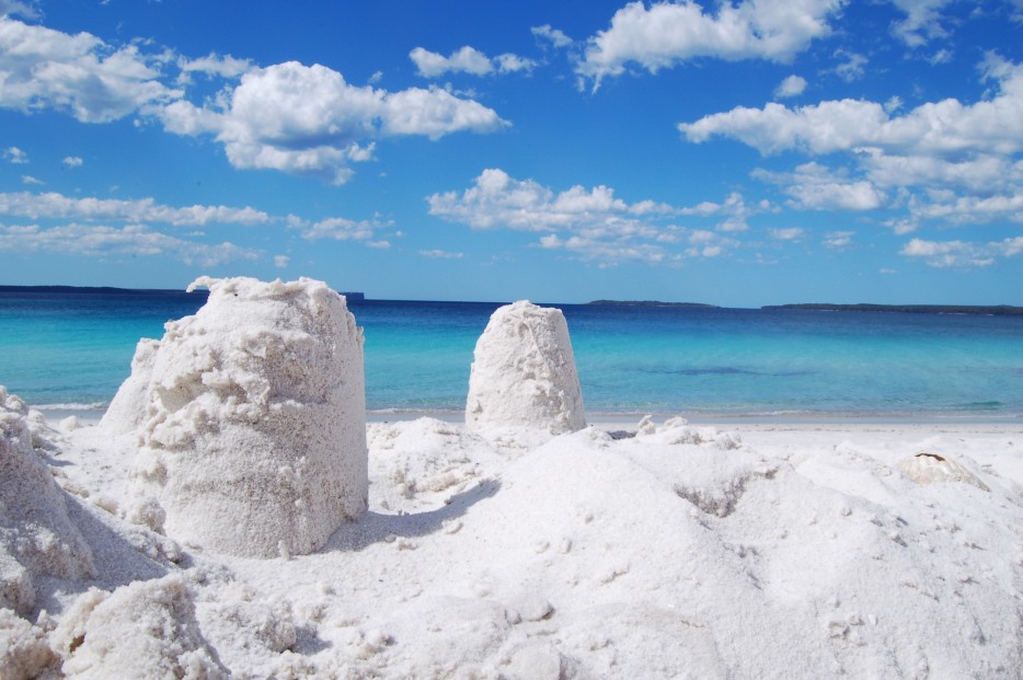 hyams-beach-colored sand beach