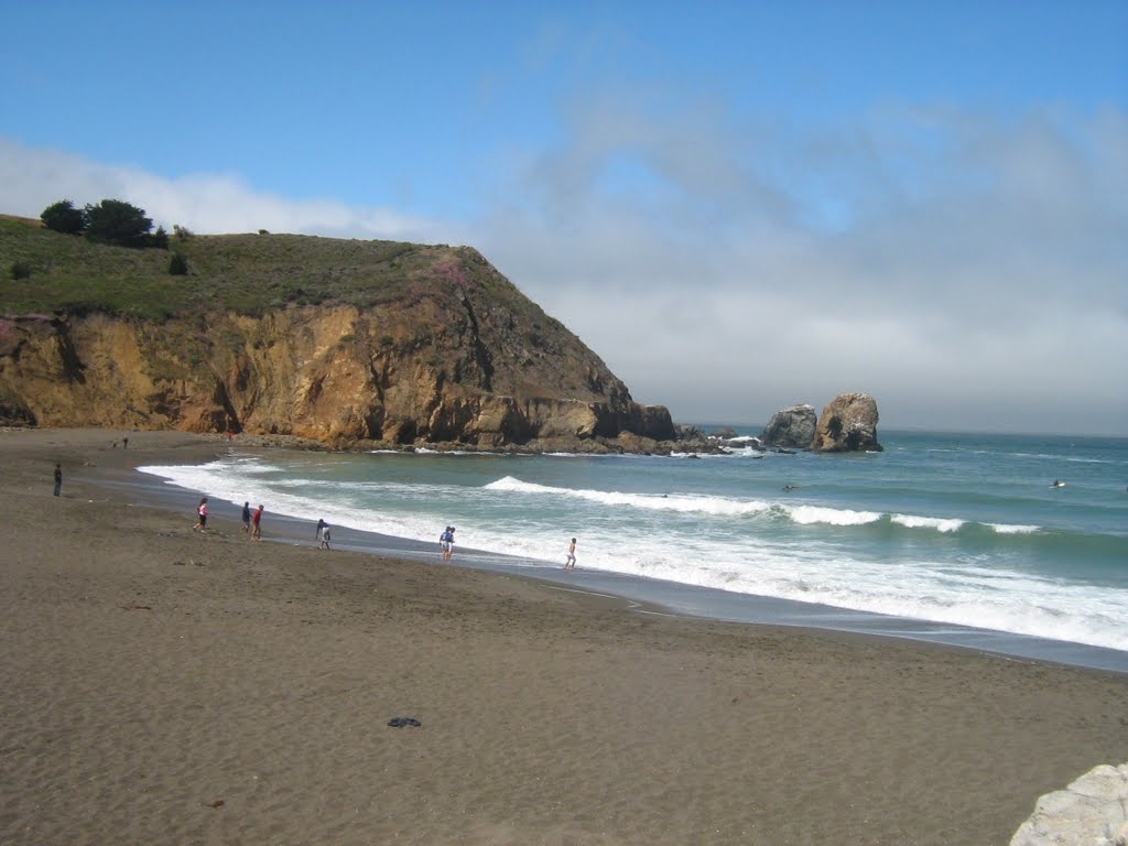 rockaway-beach-colored sand beach